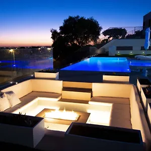 magnifico-apartamento-piscina-privada-frente-campo.es-andalucia.com/
